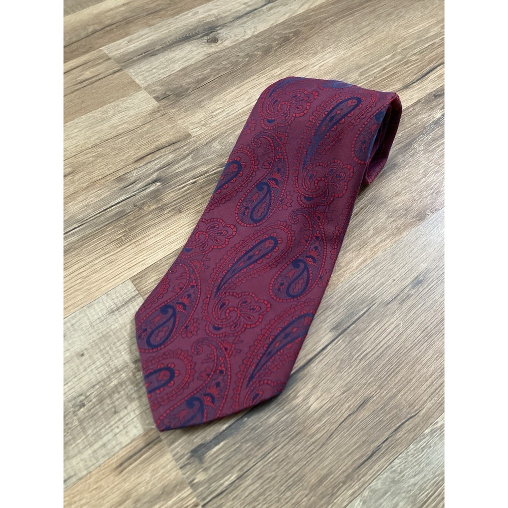 Prince Consort Golden Clasp Tie Men's Polyester Necktie Red Blue Paisley - Picture 2 of 4